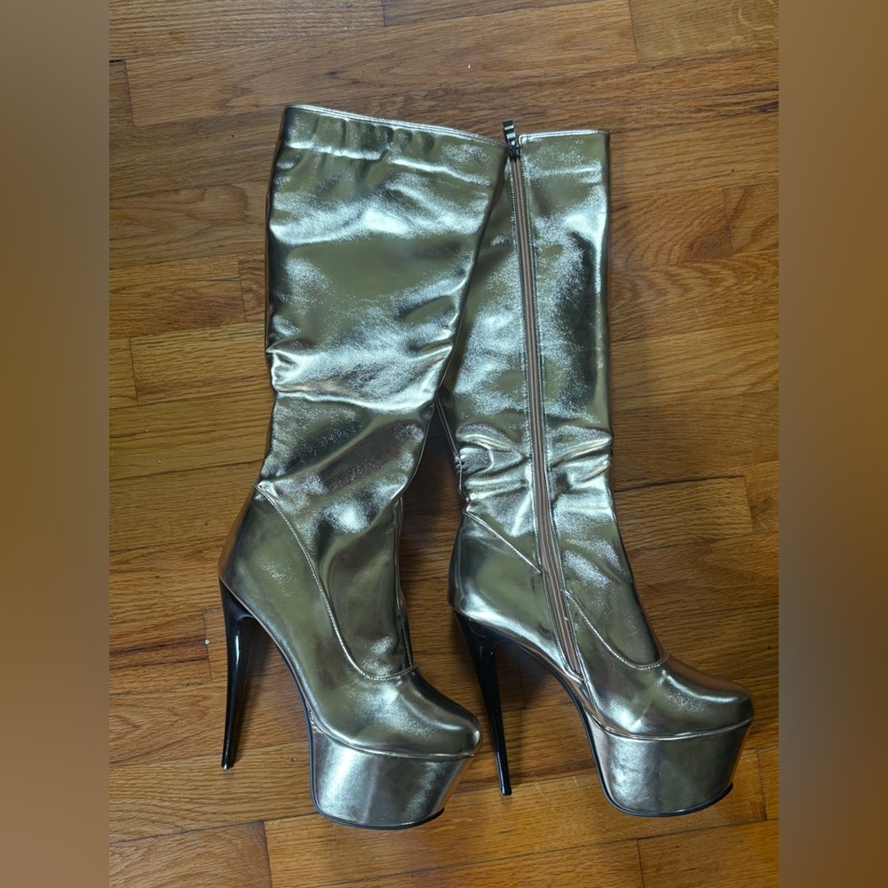 Woman’s Metallic Gold platform High Heel Boots new 9.5